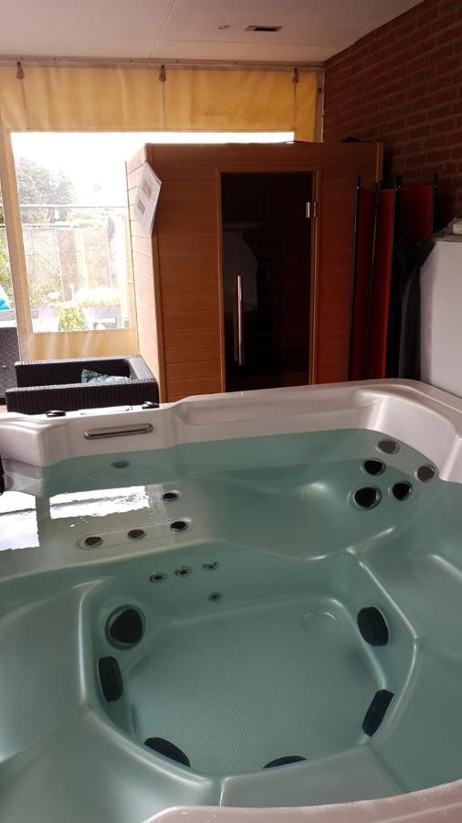 Het Gildehuis Met Sauna En Jacuzzi Stevensweert Zewnętrze zdjęcie